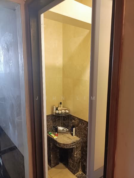 Sarina Terrace, 8G Lorong Sarina, Room Rental, 100 sqft, Terraced House For Rent, by John Lim, 500149320 - Bathroom - PropertyGuru.com.sg