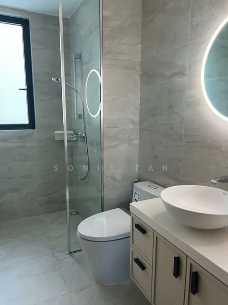 Kingsford Waterbay, 84 Upper Serangoon View, 4 Bedrooms, 1,356 sqft, Condominium For Sale, by Sonia Tan, 500149348 - Bathroom - PropertyGuru.com.sg