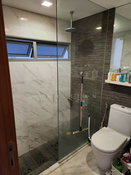 Woodhaven, 77 Woodgrove Avenue, 1 Bedroom, 624 sqft, Condominium For Rent, by Alan Tian, 500149354 - Bathroom - PropertyGuru.com.sg