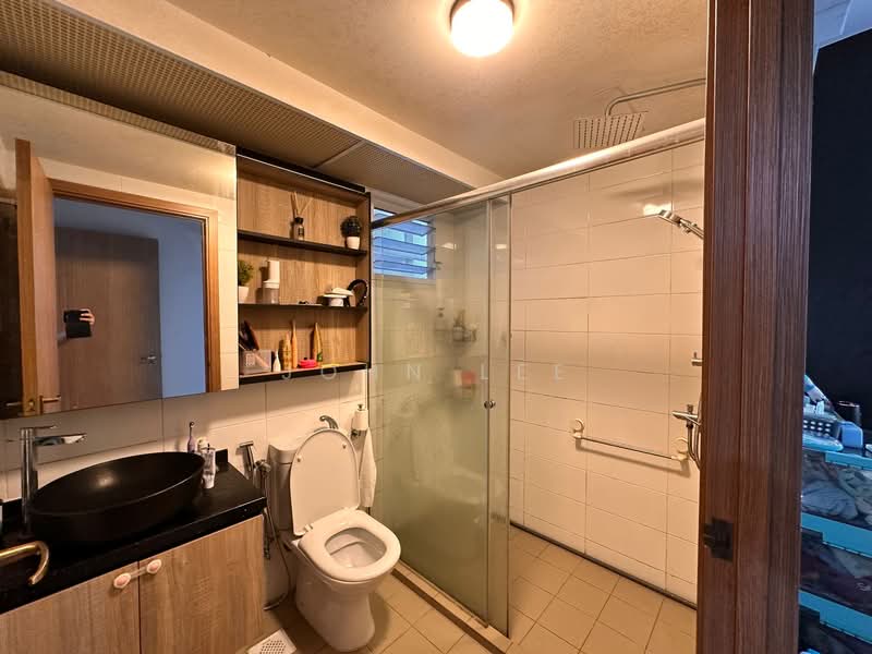 Lhk3 Building, 8 New Industrial Road, 4,068 sqft, Light Industrial (B1) For Sale, by John Lee, 500149363 - Bathroom - CommercialGuru.com.sg