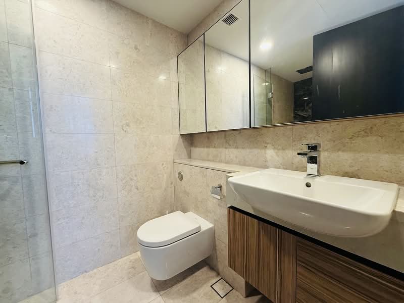 Pullman Residences, 18 Dunearn Road, 2 Bedrooms, 667 sqft, Condominium For Sale, by Fidelia Yeo, 500149371 - Master Bathroom - PropertyGuru.com.sg