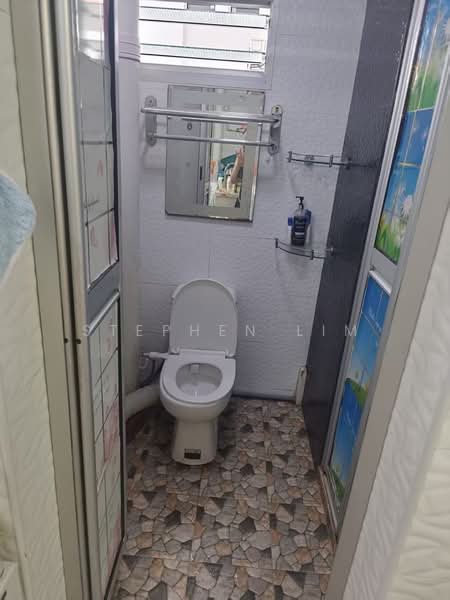 11 Upper Boon Keng Road, 11 Upper Boon Keng Road, 3 Bedrooms, 700 sqft, HDB Flat For Sale, by Stephen Lim, 500149373 - Bathroom - PropertyGuru.com.sg