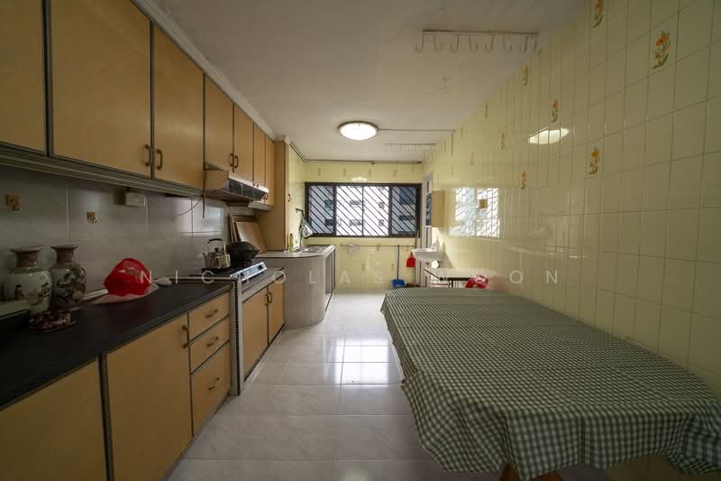 559 Ang Mo Kio Avenue 10, 559 Ang Mo Kio Avenue 10, 2 Bedrooms, 732 sqft, HDB Flat For Sale, by Nicholas Woon, 500149374 - Kitchen - PropertyGuru.com.sg