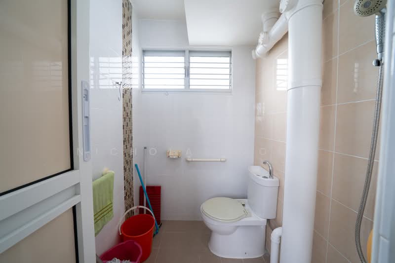 559 Ang Mo Kio Avenue 10, 559 Ang Mo Kio Avenue 10, 2 Bedrooms, 732 sqft, HDB Flat For Sale, by Nicholas Woon, 500149374 - Bathroom - PropertyGuru.com.sg