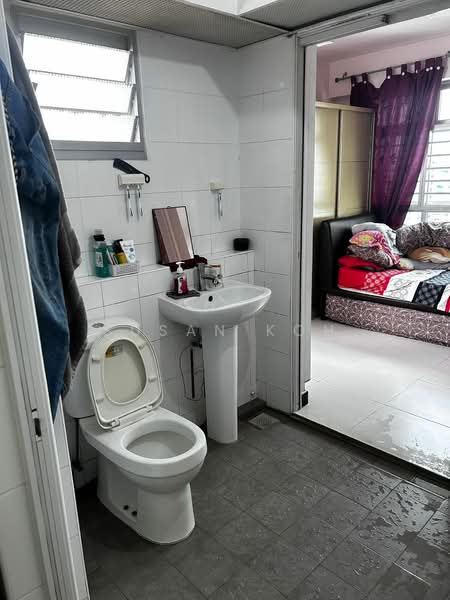 447B Jalan Kayu, 447B Jalan Kayu, 1 Bedroom, 506 sqft, HDB Flat For Sale, by Susan Koh, 500149379 - Bathroom - PropertyGuru.com.sg