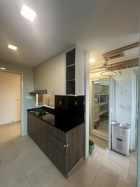 Rosewood Suites, 61 Rosewood Drive, 3 Bedrooms, 1,259 sqft, Condominium For Sale, by Max Ang, 500149383 - Kitchen - PropertyGuru.com.sg