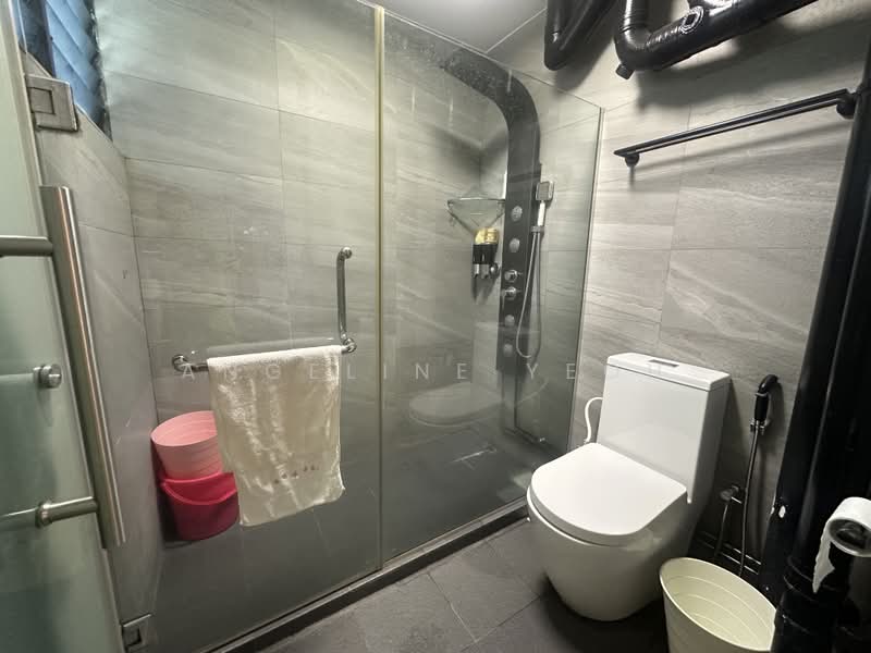 710 Hougang Avenue 2, 710 Hougang Avenue 2, 4 Bedrooms, 1,302 sqft, HDB Flat For Sale, by Angeline Yeoh, 500149384 - Bathroom - PropertyGuru.com.sg