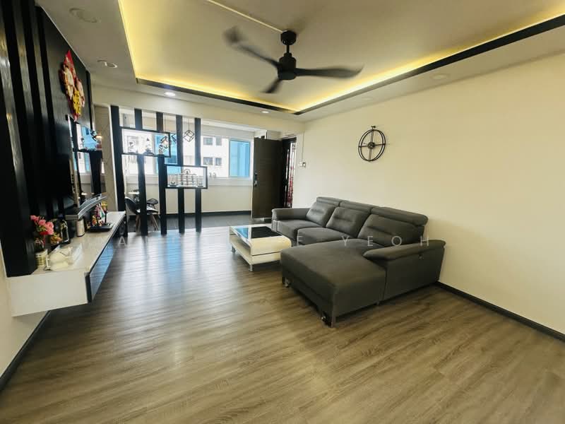 710 Hougang Avenue 2, 710 Hougang Avenue 2, 4 Bedrooms, 1,302 sqft, HDB Flat For Sale, by Angeline Yeoh, 500149384 - Living Room - PropertyGuru.com.sg