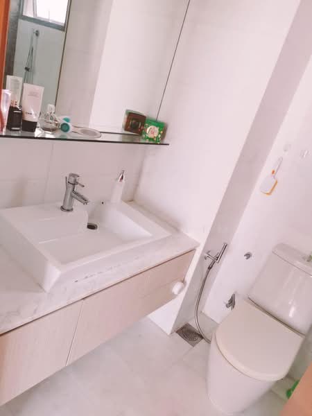 Vista Residences, 26 Jalan Datoh, Room Rental, 100 sqft, Condominium For Rent, by Alvin Lim, 500149386 - Bathroom - PropertyGuru.com.sg