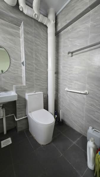 421 Serangoon Central, 421 Serangoon Central, 3 Bedrooms, 1,109 sqft, HDB Flat For Sale, by Patrick Chee, 500149391 - Bathroom - PropertyGuru.com.sg