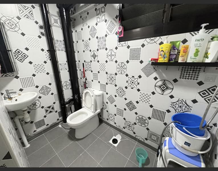 221 Yishun Street 21, 221 Yishun Street 21, Room Rental, 108 sqft, HDB Flat For Rent, by Ken Tay, 500149393 - Bathroom - PropertyGuru.com.sg