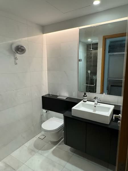 RV Residences, 467 River Valley Road, 1 Bedroom, 452 sqft, Condominium For Sale, by Charlene Low, 500149405 - Bathroom - PropertyGuru.com.sg