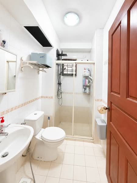 157A Rivervale Crescent, 157A Rivervale Crescent, 3 Bedrooms, 968 sqft, HDB Flat For Sale, by Ng Woon Sian, 500149408 - Bathroom - PropertyGuru.com.sg
