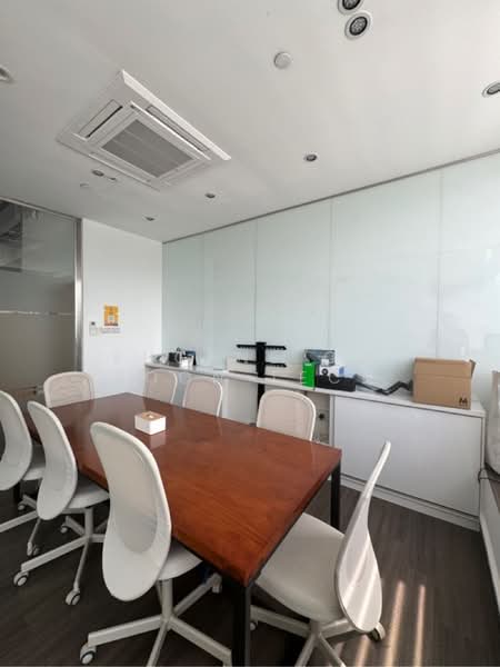 The Central, 6 Eu Tong Sen Street, 872 sqft, Office For Sale, by Eugene Ow Boon Teck, 500149409 - CommercialGuru.com.sg