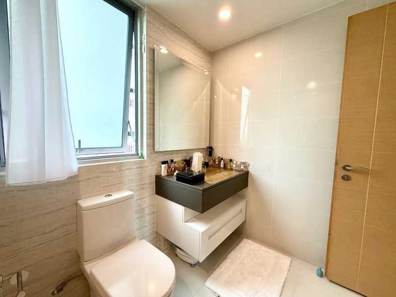 Tree House, 66 Chestnut Avenue, 3 Bedrooms, 1,152 sqft, Condominium For Sale, by Kalvin Lai, 500149426 - Bathroom - PropertyGuru.com.sg