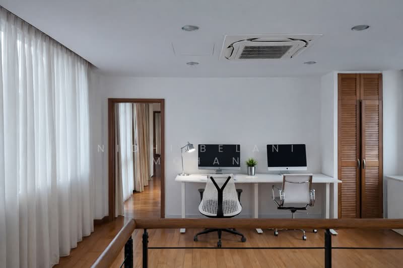 Renovated Baliness Style Home; 1KM Henry Park, Near Near 3 MRTs, Holland, Moonbeam, Greenleaf, Mt Sinai, 6 Bedrooms, 6,017 sqft, Detached House For Sale, by Nidhi Belani Mohan, 500149430 - Study - PropertyGuru.com.sg