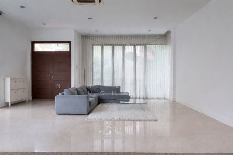 Renovated Baliness Style Home; 1KM Henry Park, Near Near 3 MRTs, Holland, Moonbeam, Greenleaf, Mt Sinai, 6 Bedrooms, 6,017 sqft, Detached House For Sale, by Nidhi Belani Mohan, 500149430 - Living Room - PropertyGuru.com.sg