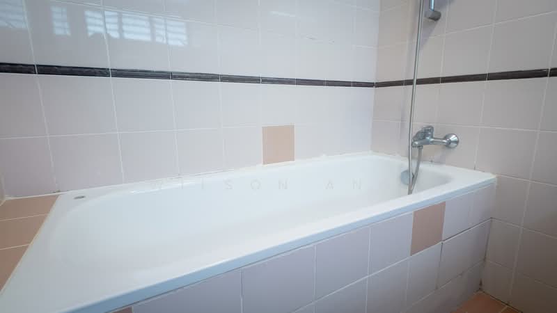 Avon Park, 1 Youngberg Terrace, 3 Bedrooms, 1,270 sqft, Condominium For Sale, by Wilson Ang, 500149436 - Bathroom - PropertyGuru.com.sg