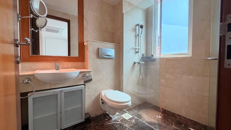 The Hermitage, 2 Sarkies Road, 2 Bedrooms, 850 sqft, Apartment For Sale, by Sam Lim, 500149461 - Bathroom - PropertyGuru.com.sg