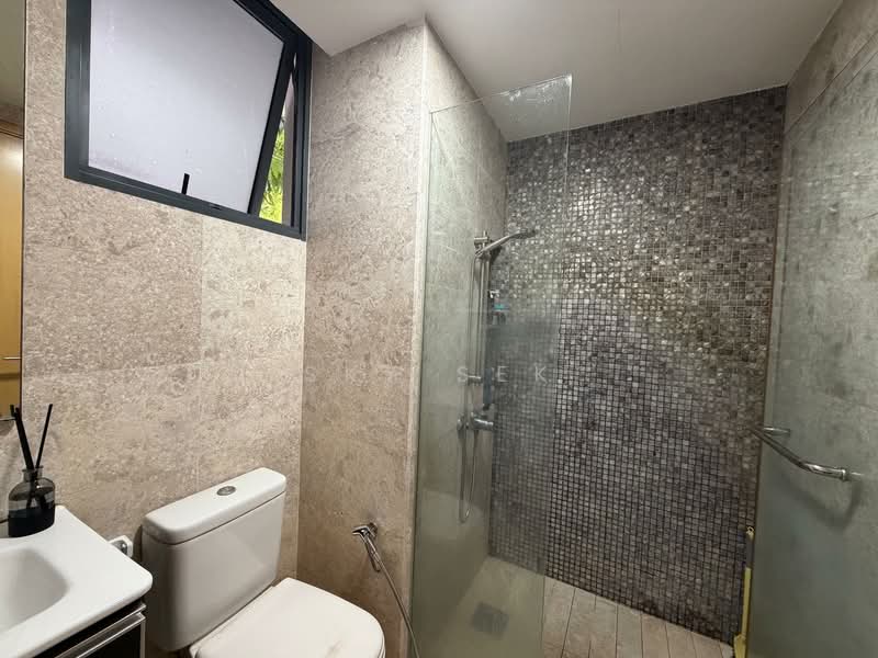 La Fiesta, 60 Sengkang Square, 3 Bedrooms, 829 sqft, Condominium For Sale, by Sky Sek, 500149471 - Bathroom - PropertyGuru.com.sg