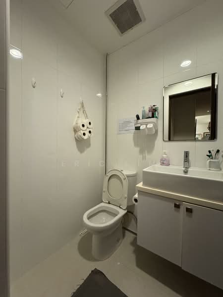 Orchard Court, 19 Oxley Road, Room Rental, 180 sqft, Apartment For Rent, by Eric Lim, 500149488 - Bathroom - PropertyGuru.com.sg