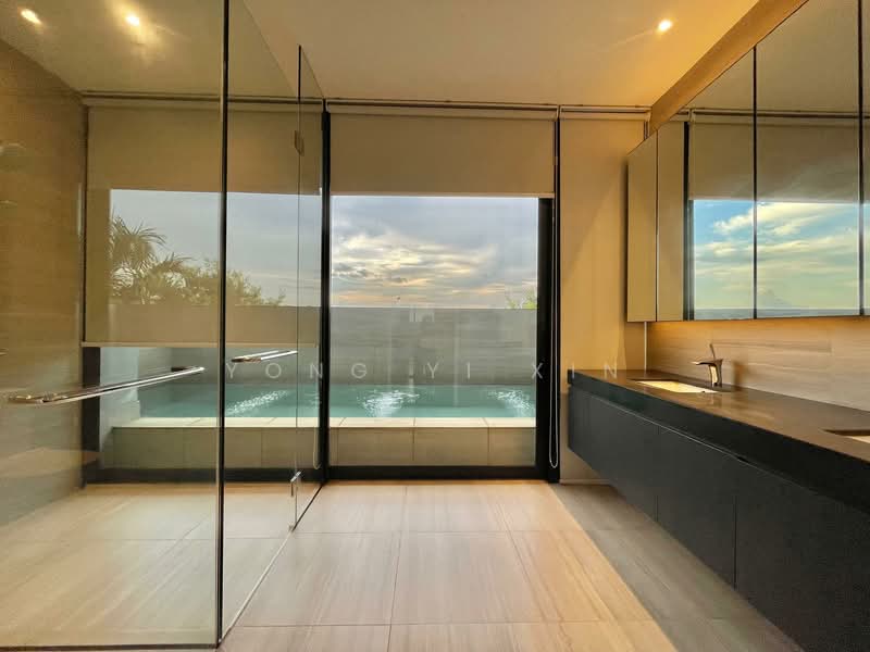 Well-maintained, freehold detached with pool and lift!, Changi Road, 5 Bedrooms, 4,364 sqft, Detached House For Sale, by Yong Yi Xin, 500149504 - Bathroom - PropertyGuru.com.sg