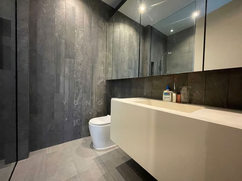 Well-maintained, freehold detached with pool and lift!, Changi Road, 5 Bedrooms, 4,364 sqft, Detached House For Sale, by Yong Yi Xin, 500149504 - Bathroom - PropertyGuru.com.sg