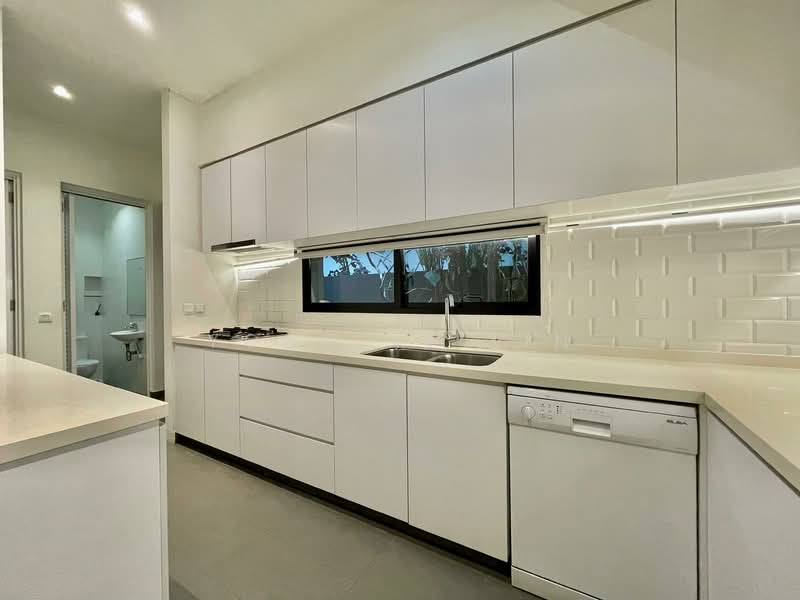 Well-maintained, freehold detached with pool and lift!, Changi Road, 5 Bedrooms, 4,364 sqft, Detached House For Sale, by Yong Yi Xin, 500149504 - Kitchen - PropertyGuru.com.sg