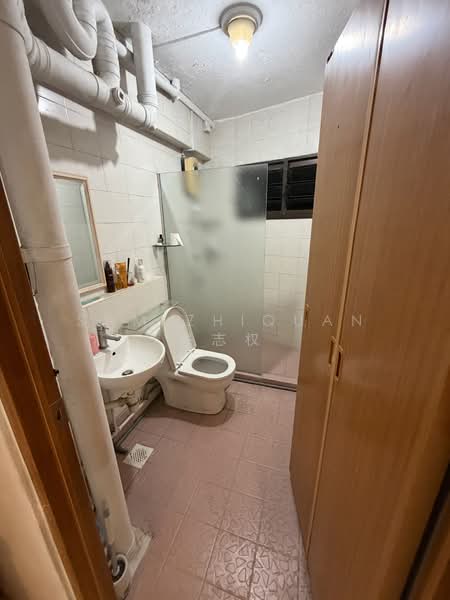 368 Tampines Street 34, 368 Tampines Street 34, 3 Bedrooms, 1,313 sqft, HDB Flat For Sale, by Sam Zhiquan 岑志权, 500149553 - Bathroom - PropertyGuru.com.sg