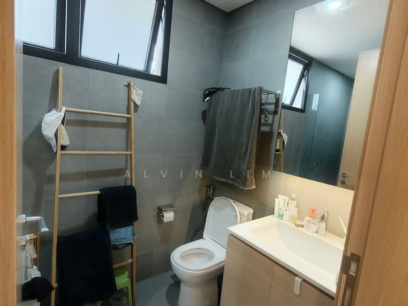 Sixth Avenue Centre, 805 Bukit Timah Road, 2 Bedrooms, 732 sqft, Apartment For Rent, by Alvin Lim, 500149560 - Bathroom - PropertyGuru.com.sg