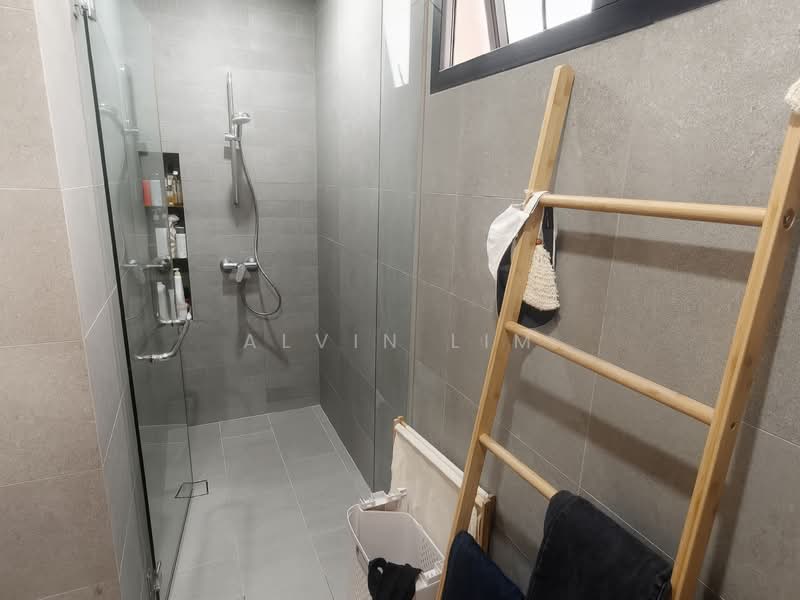 Sixth Avenue Centre, 805 Bukit Timah Road, 2 Bedrooms, 732 sqft, Apartment For Rent, by Alvin Lim, 500149560 - Bathroom - PropertyGuru.com.sg
