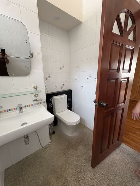 The Draycott, 50 Draycott Park, 3 Bedrooms, 2,626 sqft, Condominium For Sale, by Radhika Prakash, 500149562 - Bathroom - PropertyGuru.com.sg