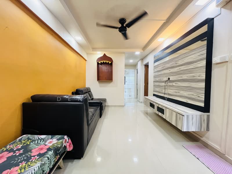 126 Yishun Street 11, 126 Yishun Street 11, 2 Bedrooms, 721 sqft, HDB Flat For Sale, by Deny Gunady, 500149571 - Living Room - PropertyGuru.com.sg