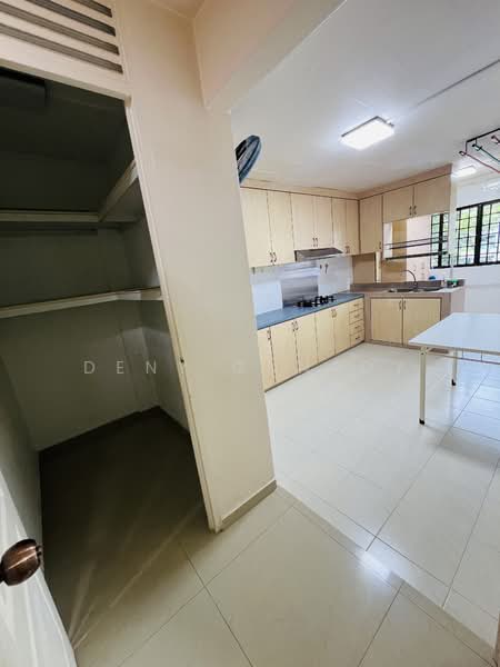 126 Yishun Street 11, 126 Yishun Street 11, 2 Bedrooms, 721 sqft, HDB Flat For Sale, by Deny Gunady, 500149571 - Kitchen - PropertyGuru.com.sg