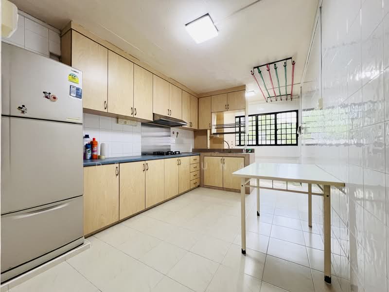 126 Yishun Street 11, 126 Yishun Street 11, 2 Bedrooms, 721 sqft, HDB Flat For Sale, by Deny Gunady, 500149571 - Kitchen - PropertyGuru.com.sg