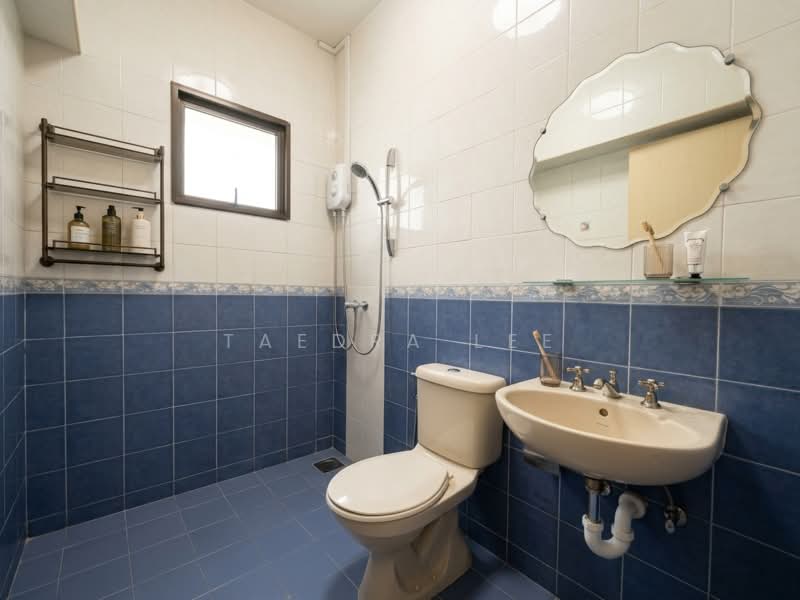 194 Rivervale Drive, 194 Rivervale Drive, 3 Bedrooms, 979 sqft, HDB Flat For Sale, by Taedra Lee, 500149576 - Bathroom - PropertyGuru.com.sg