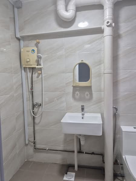 14 Toh Yi Drive, 14 Toh Yi Drive, 3 Bedrooms, 1,119 sqft, HDB Flat For Sale, by Babu ., 500149577 - Bathroom - PropertyGuru.com.sg