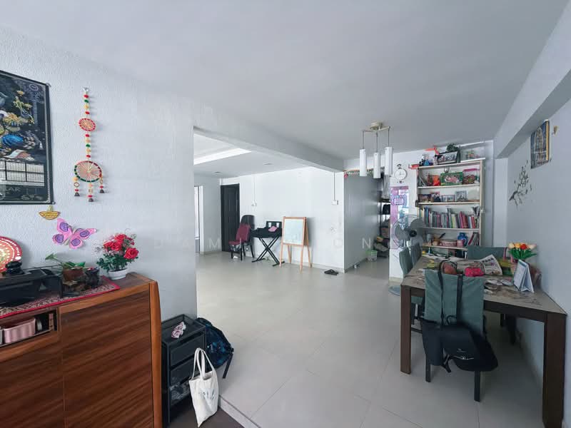 143 Serangoon North Avenue 1, 143 Serangoon North Avenue 1, 3 Bedrooms, 1,313 sqft, HDB Flat For Sale, by Damien Ong, 500149582 - Living Room - PropertyGuru.com.sg