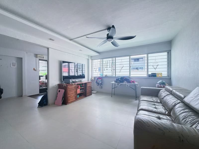 143 Serangoon North Avenue 1, 143 Serangoon North Avenue 1, 3 Bedrooms, 1,313 sqft, HDB Flat For Sale, by Damien Ong, 500149582 - Living Room - PropertyGuru.com.sg