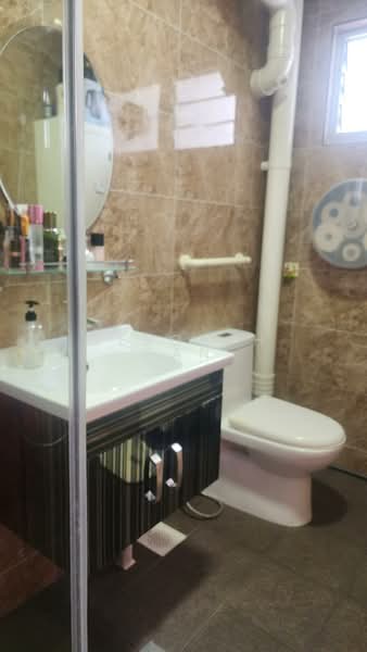 134 Teck Whye Lane, 134 Teck Whye Lane, 4 Bedrooms, 1,561 sqft, HDB Flat For Sale, by Deborah Gan, 500149585 - Bathroom - PropertyGuru.com.sg
