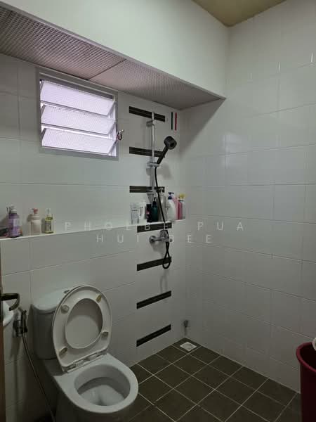 450A Sengkang West Way, 450A Sengkang West Way, 2 Bedrooms, 721 sqft, HDB Flat For Sale, by Phoebe Pua Hui Bee, 500149587 - Bathroom - PropertyGuru.com.sg