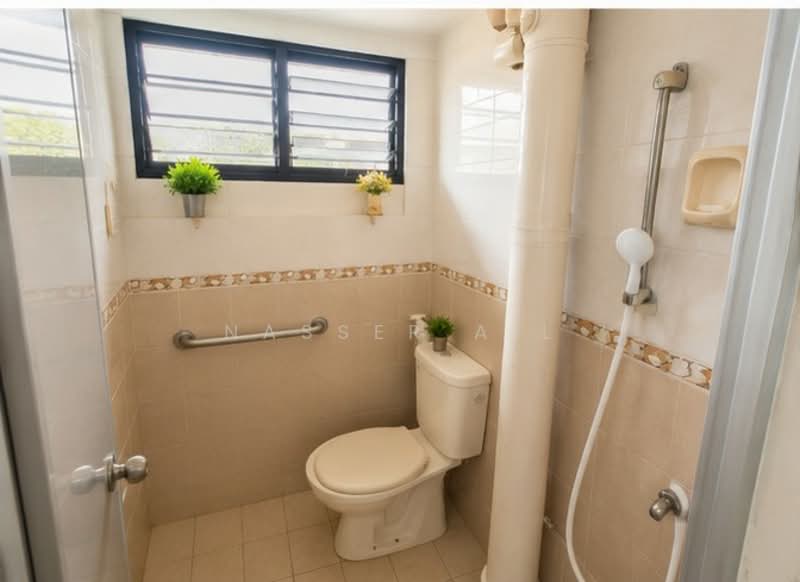711 Yishun Avenue 5, 711 Yishun Avenue 5, 2 Bedrooms, 721 sqft, HDB Flat For Sale, by Nasser A L, 500149590 - Common Bathroom - PropertyGuru.com.sg