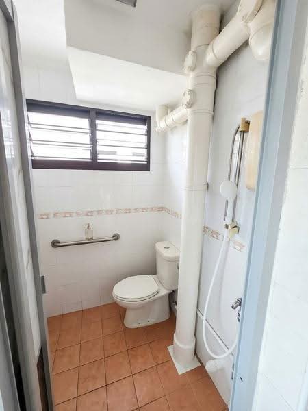 711 Yishun Avenue 5, 711 Yishun Avenue 5, Sembawang / Yishun, 2 Bedrooms, 721 sqft, HDB Flat For Sale, by Nasser A L, 500149590 - Bathroom - PropertyGuru.com.sg