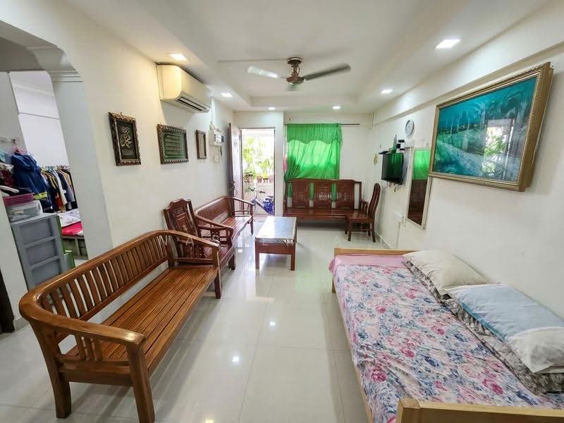 711 Yishun Avenue 5, 711 Yishun Avenue 5, Sembawang / Yishun, 2 Bedrooms, 721 sqft, HDB Flat For Sale, by Nasser A L, 500149590 - Living Room - PropertyGuru.com.sg