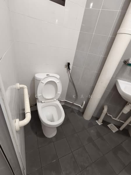 222 Jurong East Street 21, 222 Jurong East Street 21, Room Rental, 200 sqft, HDB Flat For Rent, by Doris Kang, 500149597 - Bathroom - PropertyGuru.com.sg