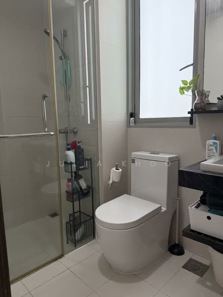 The Riverine By The Park, 398 Kallang Road, 3 Bedrooms, 1,205 sqft, Apartment For Rent, by Julia Khoo, 500149600 - Bathroom - PropertyGuru.com.sg