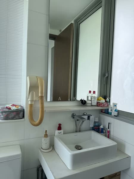 The Riverine By The Park, 398 Kallang Road, 3 Bedrooms, 1,205 sqft, Apartment For Rent, by Julia Khoo, 500149600 - Bathroom - PropertyGuru.com.sg