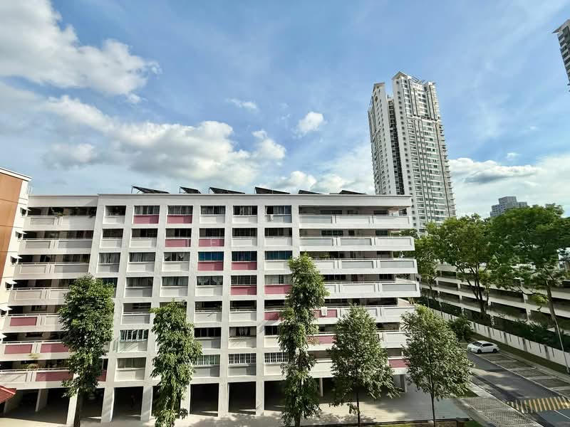 177 Bishan Street 13, 177 Bishan Street 13, 3 Bedrooms, 1,109 sqft, HDB Flat For Sale, by Stella Koh, 500149601 - Living hall facing South - PropertyGuru.com.sg
