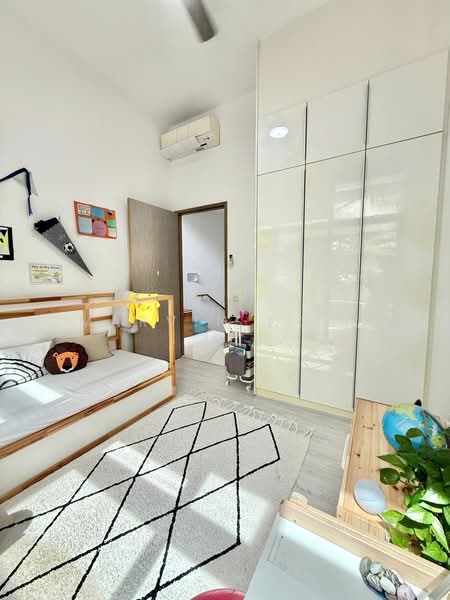 d'Leedon (Former Farrer Court), 11 Leedon Heights, 3 Bedrooms, 4,080 sqft, Condominium For Rent, by Marvin Ng K H, 500149620 - Bedroom - PropertyGuru.com.sg