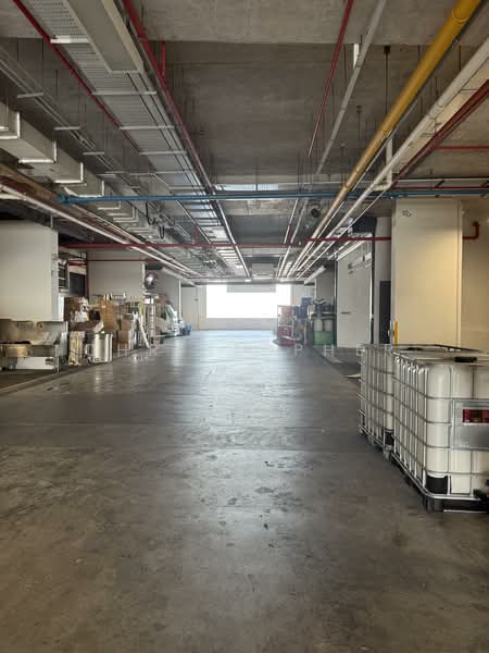 CT Foodchain, 200 Pandan Loop, 1,808 sqft, Factory / Workshop (B2) For Sale, by Christopher Ng, 500149632 - Driveway - CommercialGuru.com.sg